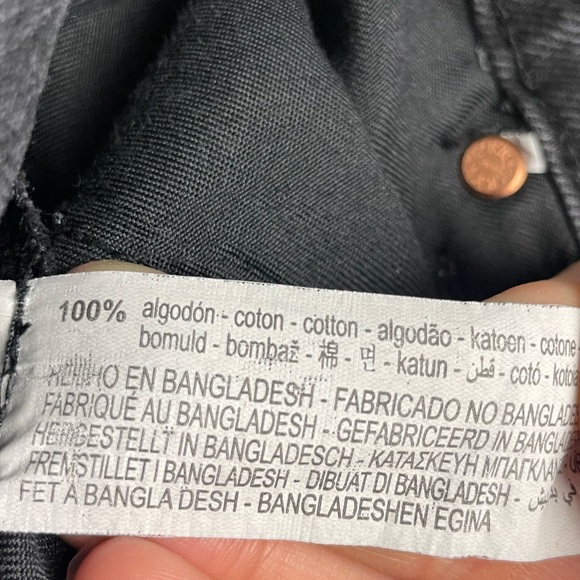 ZARA Washed Black Denim High Rise Button Fly Raw Hem Mom Jeans - Picture 6 of 6